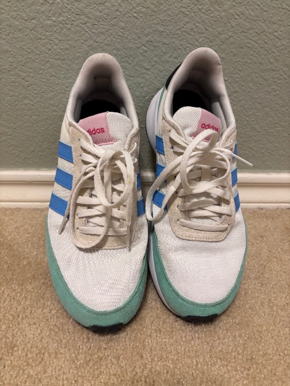 Adidas women’s size 8